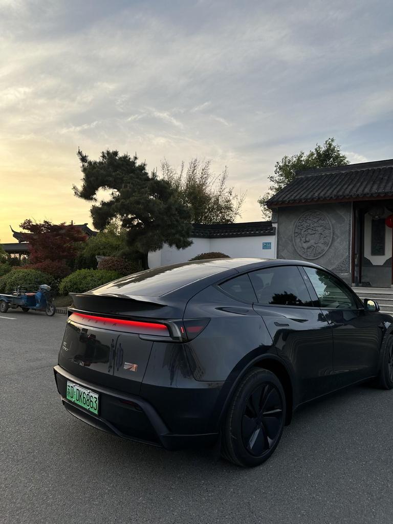 High-Performance Carbon Fiber Rear Spoiler for Tesla Model Y/3