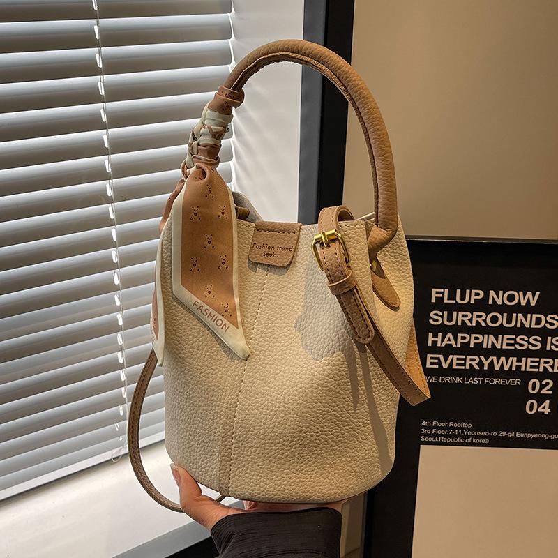 Women's Retro Black Crossbody Bucket Bag - Versatile for Autumn and Winter