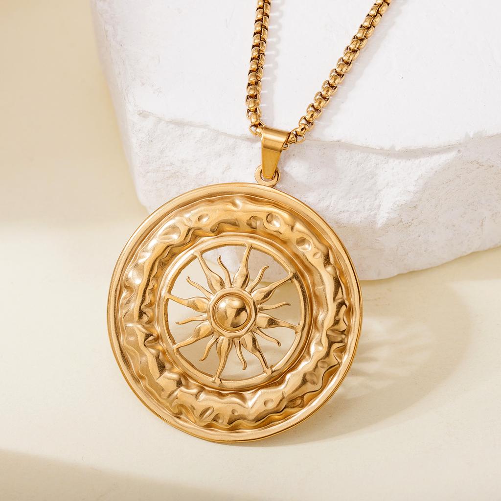 Fashionable and Atmospheric Hollow Sun Pendant Accessories Retro Chain Compass Necklace
