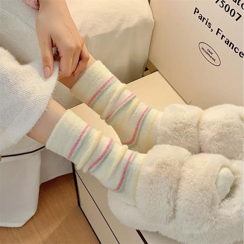 

Female Autumn and Winter Thickened Warm Lovely Cartoon Pink Is The Moon Son Sleep in The Tube Pile Pile Cotton Socks 1 pair