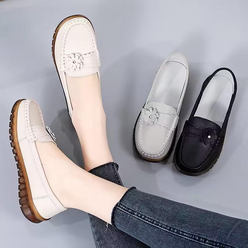 Casual Shoes Women's Hollow Soft-soled Leather Doudou Shoes Are Comfortable, Versatile, Fringed, and Pedal Middle-aged Mother Shoes