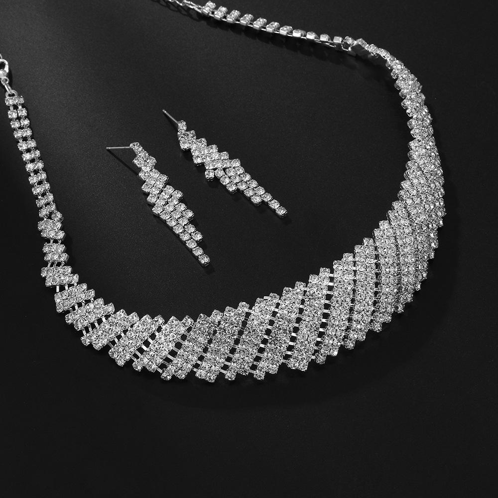 

Женские аксессуары Аксессуары для банкета и ужина Ювелирные изделия из пяти частей Свадебные женские ожерелья Серьги Браслет Кольцо