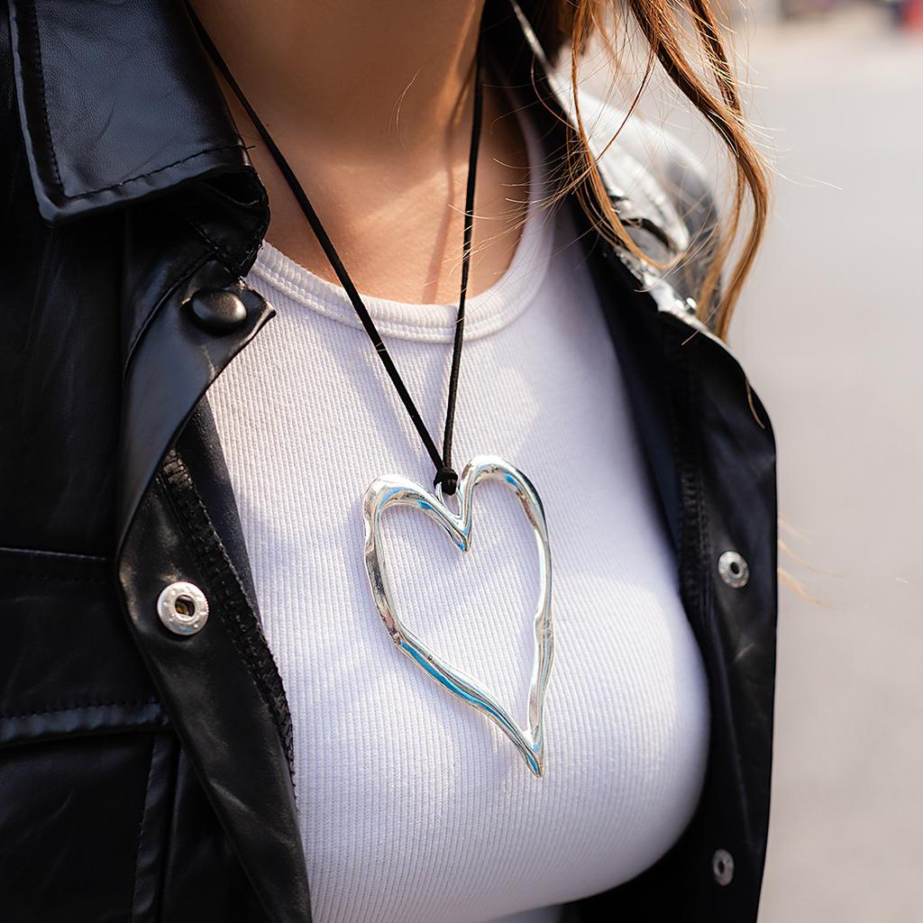 Sweet And Cool Exaggerated Big Love Pendant Necklace, Fashionable Personality Adjustable Wax Line Necklace For Women