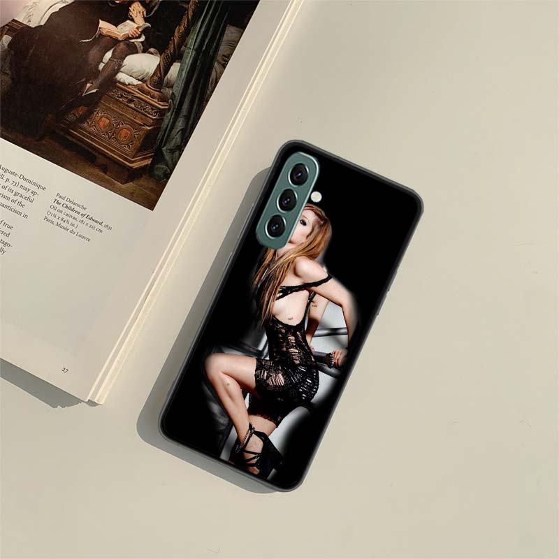 Singer Avril Lavigne Phone Case for Samsung A54 A14 A24 A34 A17 A37 A57 A55 A35 A25 A15 A07 A05S A04S A12 A22 A32 A52S A72 Galax