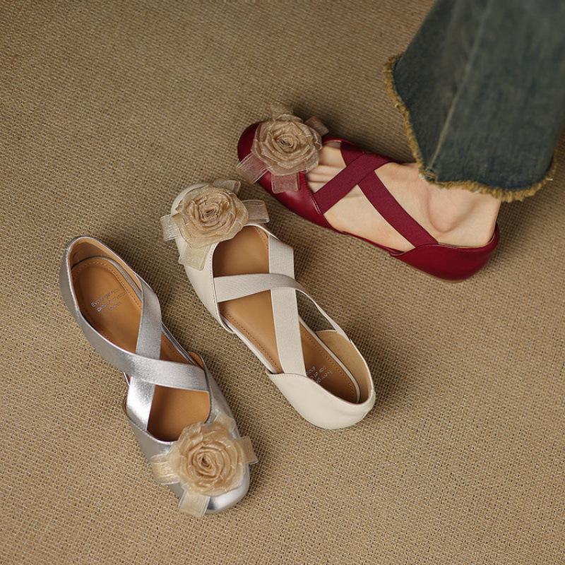 Summer Korean version of hollow sandals women's new flat-soled sandals cover feet and pedal leather round head low heel large size women's shoes