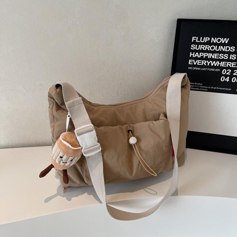 

Сумка большой вместимости женская весенняя для отдыха 2025 новая плиссированная тканевая сумка на плечо сумка-мессенджер классная сумка для поездок на работу Without pendant хаки