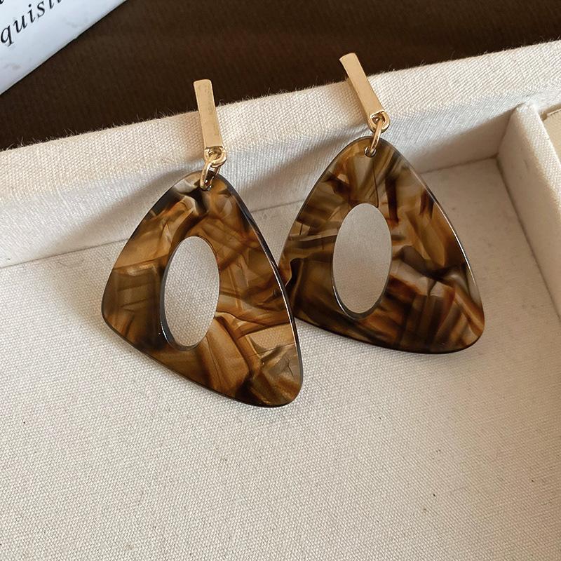 Autumn and Winter Retro Maillard Coffee Color Resin Tiger's Eye Earrings, Ear Buckles, Niche Earrings for Women