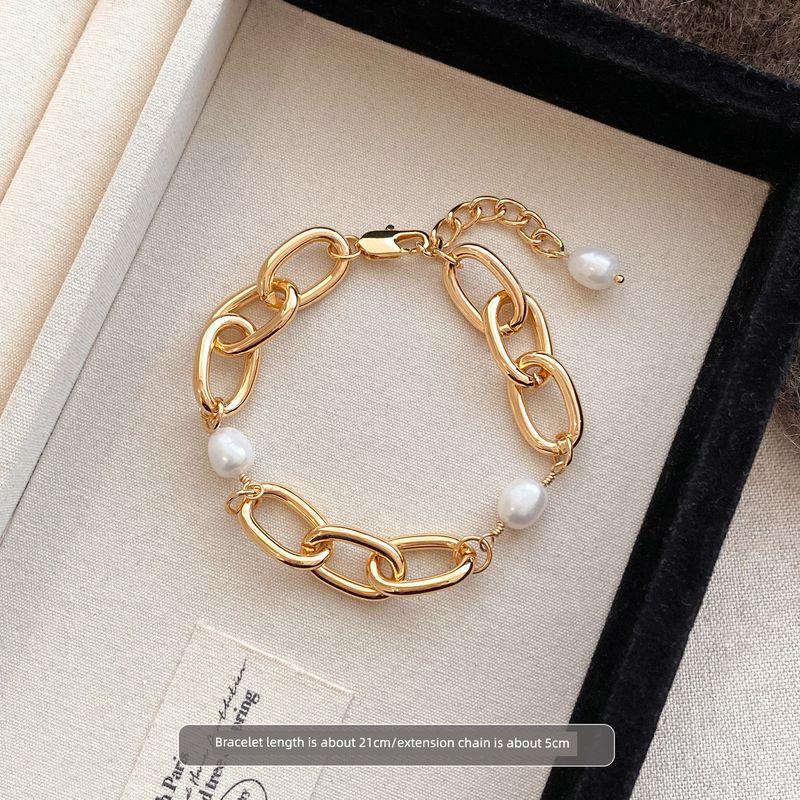 

Natural Freshwater Pearl Metal Stacking Bracelets for Women, Autumn and Winter Vacation Style, Light Luxury, Exquisite and Fashionable Bracelets Gold
