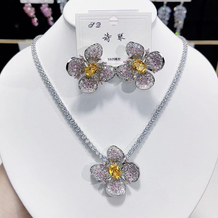 European and American Style Haute Couture Heavy Industry Zircon Luxury Court Style Necklace Earrings Set, Four-leaf Flower Necklace Versatile Necklace