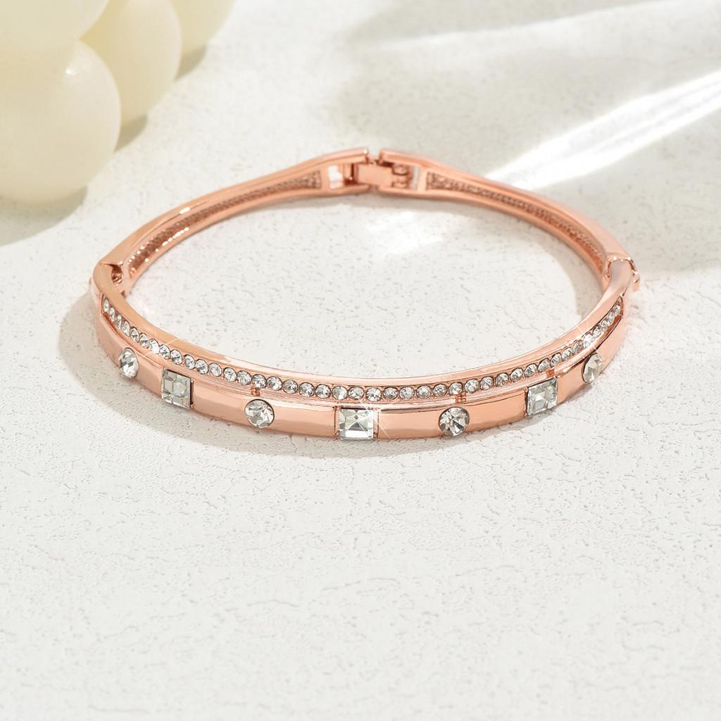 Cross border New Love Bracelet Women's High end Feeling Full Diamond Exquisite Bracelet Square Light Luxury Jewelry Wholesale