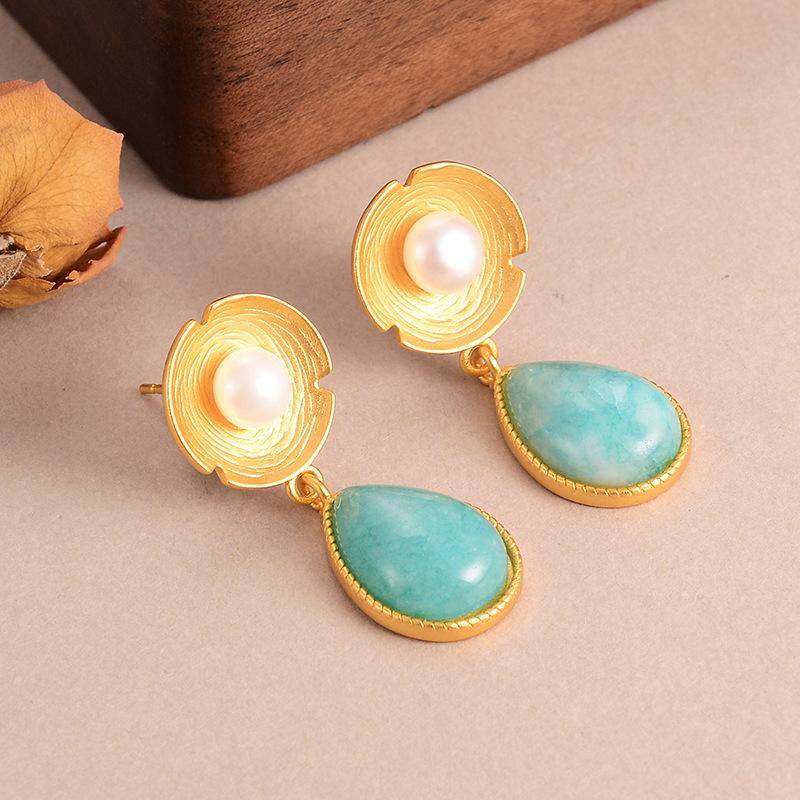 

Natural stone tassel water drop earrings, court style retro personality niche retro French stud earrings, premium feeling earrings
