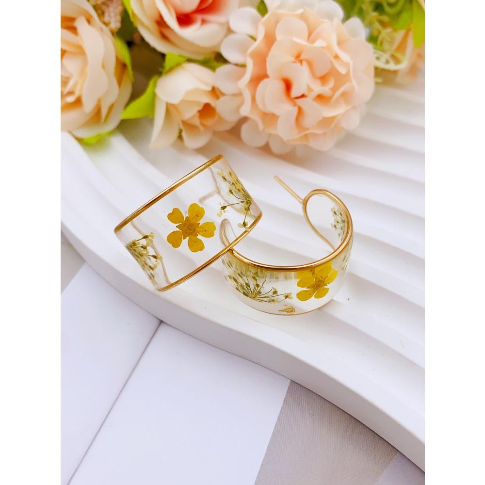 Transparent Resin Dried Flower Earrings for Women, Trendy C-shaped Floral Hoop Earrings, Perfect for Daily Wear
