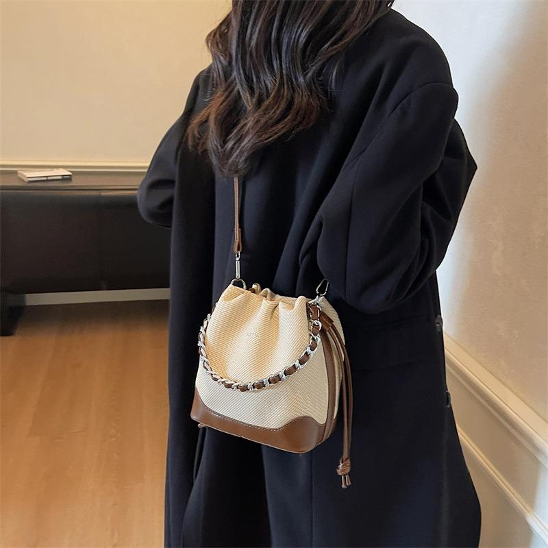 High-end bucket bag women's new niche design fashionable versatile chain shoulder messenger bag