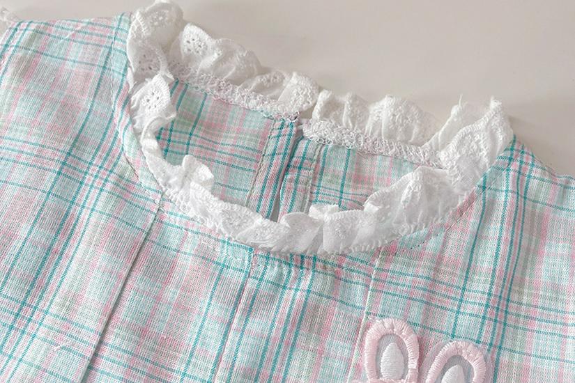 2026 Summer Girls' Stylish Plaid Two-Piece Set with Little Rabbit Lace Sleeveless Design