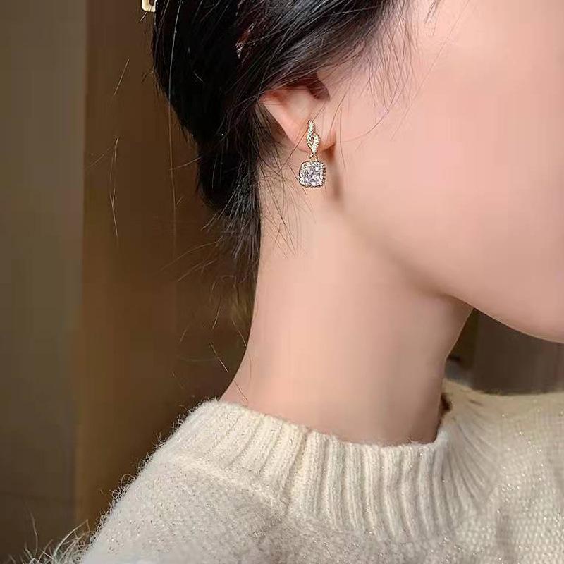 New Square White Zircon Stud Earrings For Women Personality Fashion Daily Wear Accessories Party Jewelry Gift Wholesale