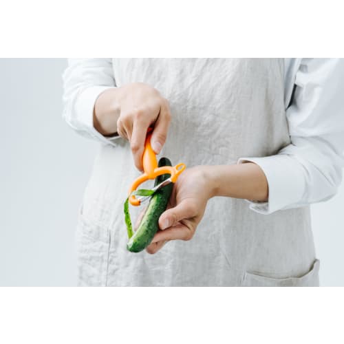 Suncraft Peeler, Made In Japan, Lightweight and Easy To Use, Peels Vegetables Easily, Orange, FC-108