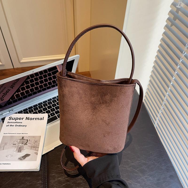 Autumn and Winter New Niche Matte Large-capacity Shoulder Women's Bag Simple and Versatile High-end Bucket Bag