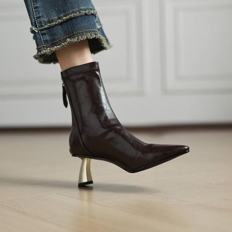 New Women's Solid Color Pointed Fashion Boots Leather High Heel Large Size Women's Boots Autumn and Winter Fine Heel Zipper Medium Boots