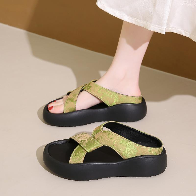 Cool Slippers Women's Summer Wear 2025 New Go Out Platform Casual Beach Sandals Lazy Fashion Pregnant Women One-word Drag