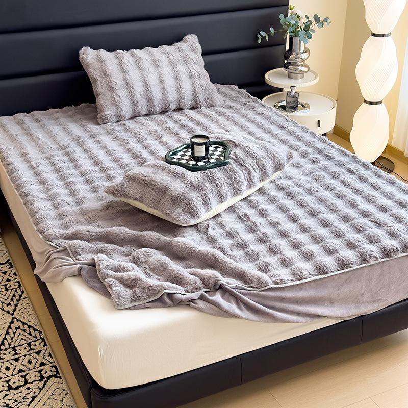 

Winter Imitation Rabbit Velvet Bed Sheet Single Piece Milk Coral Velvet Bedspread All-inclusive Thickened and Velvet 90X200cm-single bed hat