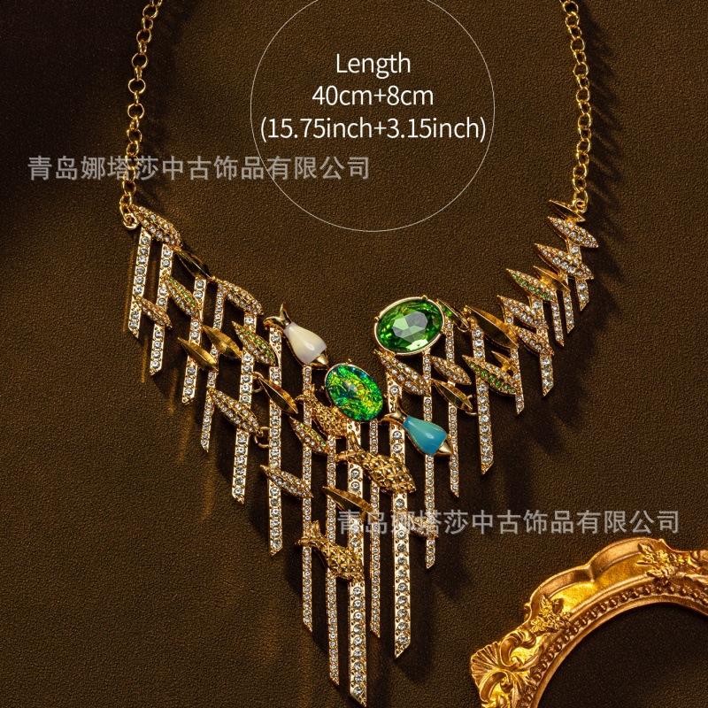 

KEQIU individualistic, exaggerated, heavily crafted emerald micro-set necklace, luxury jewelry