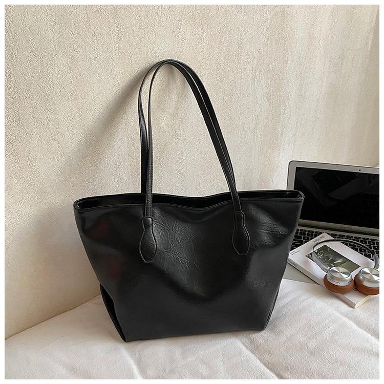 

Retro large-capacity bag women s winter new college student class shoulder bag casual commuter bag