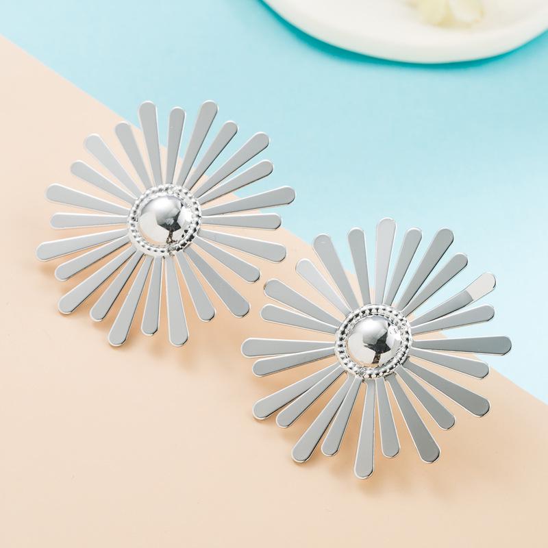 

Celebrity Style Metal Geometric Starburst Sunflower Earrings серебряный
