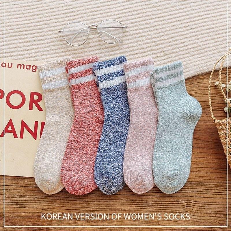 Women's Mid-Calf Reindeer Jacquard Wool Socks - Soft & Comfortable for Autumn and Winter