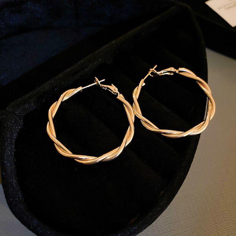 Real gold electroplated silver needle retro design C-shaped earrings Internet celebrity fashion diamond-set geometric earrings earrings female batch