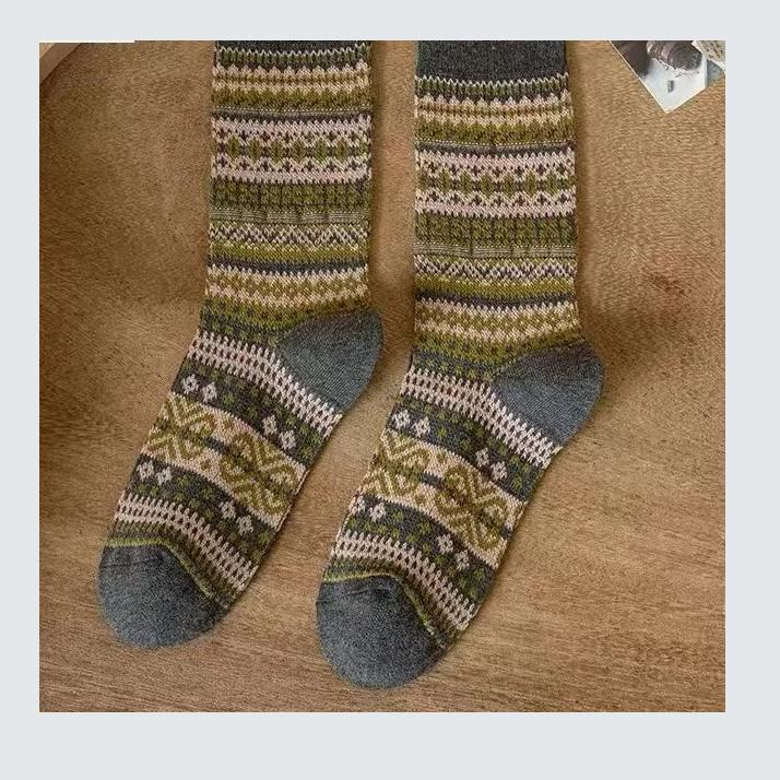 1 Pair of Autumn and Winter Retro Thick Mid Tube Socks Maillard Winter Thick American Pile Socks Mid Tube Short Socks Set