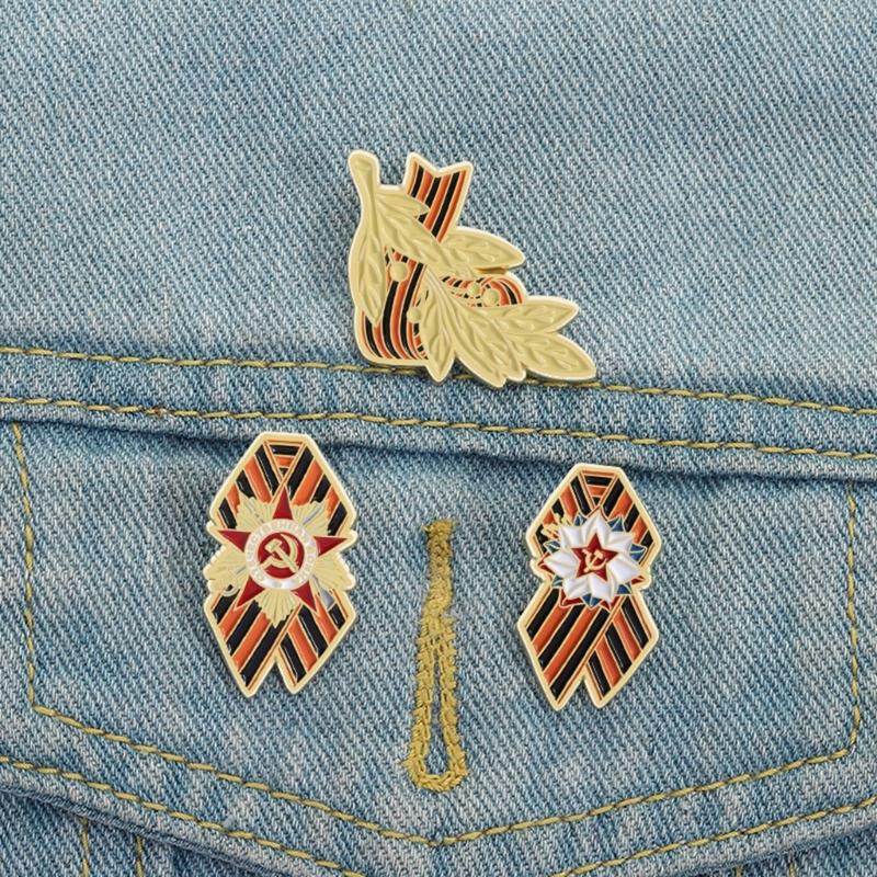 Russian War Memorial Alloy Ribbon Brooch Easy Clip On Fastening Badge For History Enthusiasts And Cultural Displays