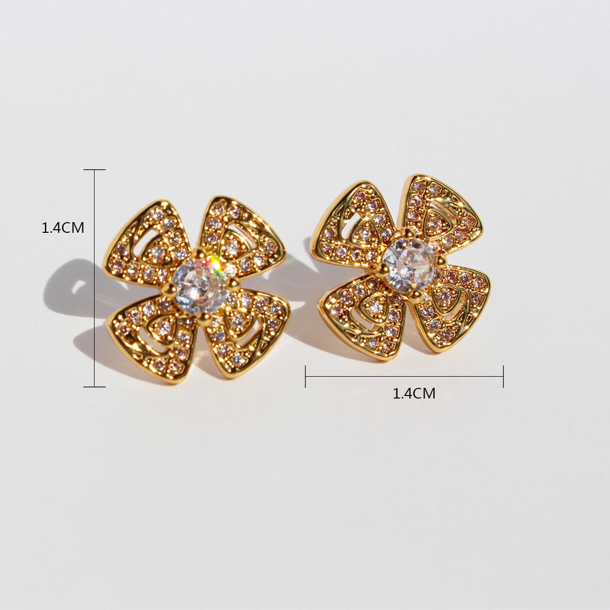 

Four-Leaf Clover Zircon Stud Earrings - Versatile Japanese & Korean Style, Socialite Fashion, Hollow Flower Design, Silver Needle