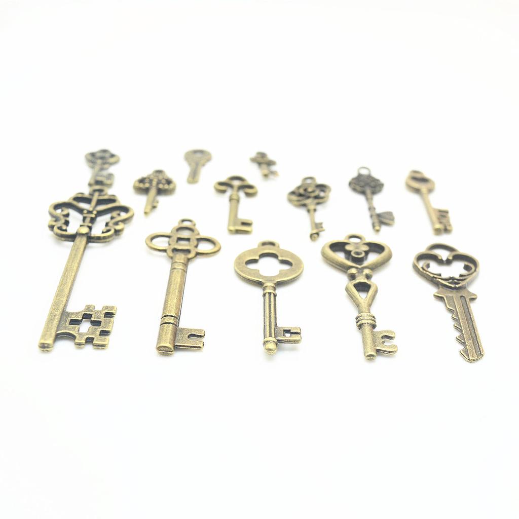 13pcs Assorted Vintages Style Keychain Pendants Random Metal Charms Retro Design for Keys Gift Ideas Decorative Items