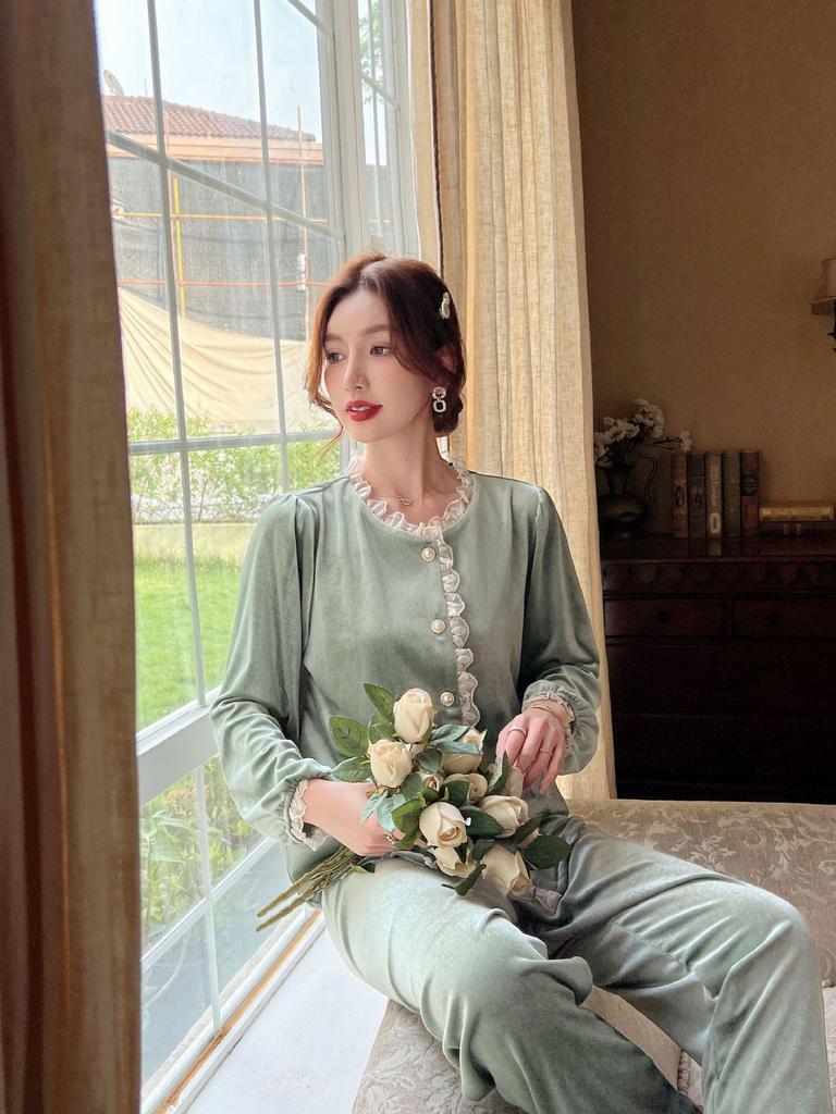 Gold Velvet Women's Pajama Set: Autumn-Winter, Long Sleeve & Pants, Fragrant Style, Lace Cardigan, Indoor/Outdoor Wear.