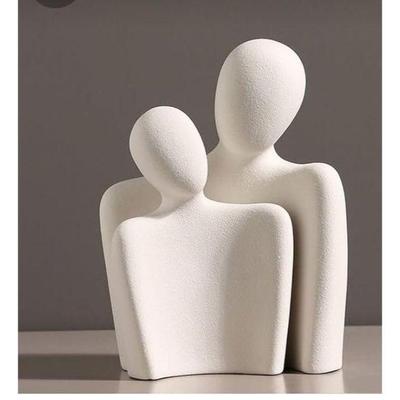 Familienstatue eines Paares | Denker-Skulptur aus Keramik | Wohndekor-Artikel für das Wohnzimmer | Tischartefakt (Umarmendes Paar)