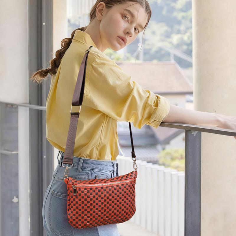 Versatile and Lightweight Single Shoulder Waist Bag with Grid Pattern Woven Mobile Phone Bag, Large Capacity Women's Crossbody Bag