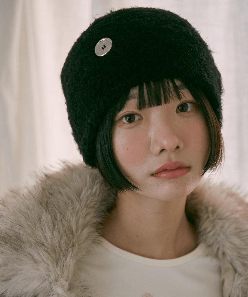 Aiseiyeleu Yerr Button Beanie (Black)