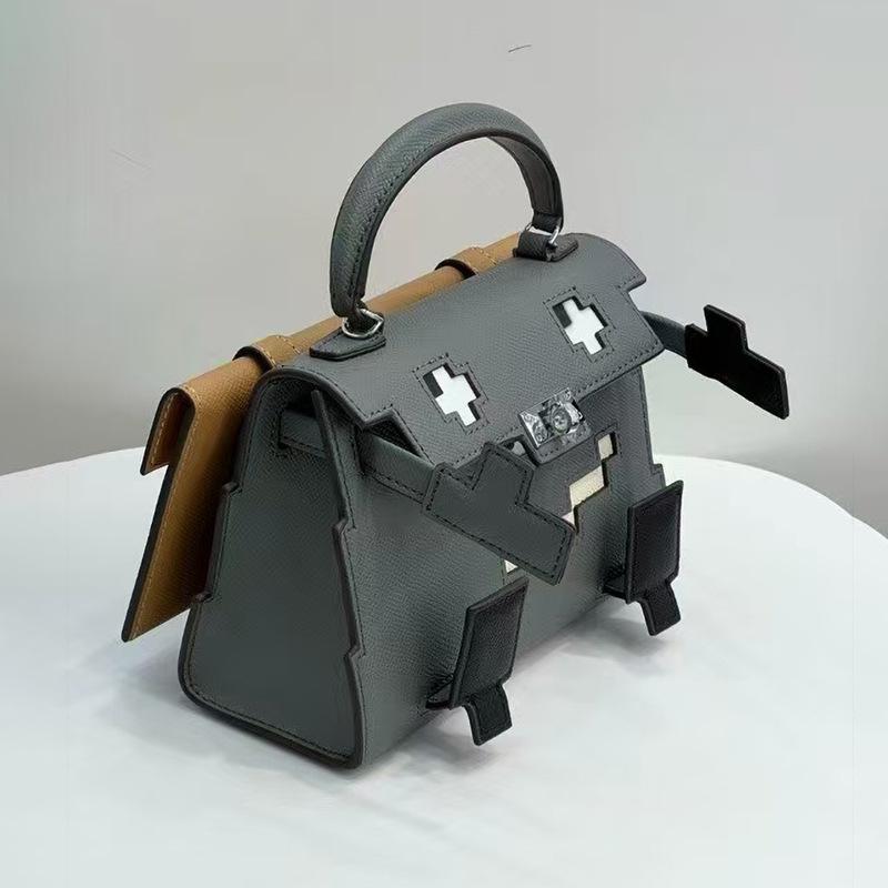 

Сумка для кукол Mosaic Mini Crossbody Bag Little Red Book Same Monster Geometry Contrast Color Doll Bag 20x7x13cm серый