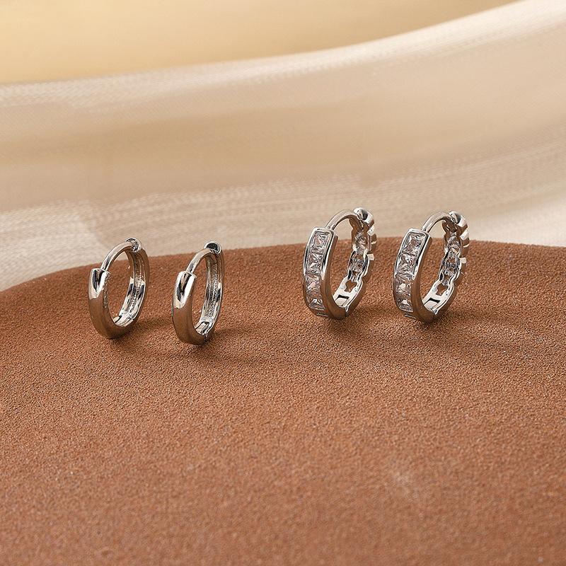 Простые складчатые бриллиантовые серьги-гвоздики, серьги с дизайном, подчеркивающим темперамент, геометрические маленькие круглые серьги