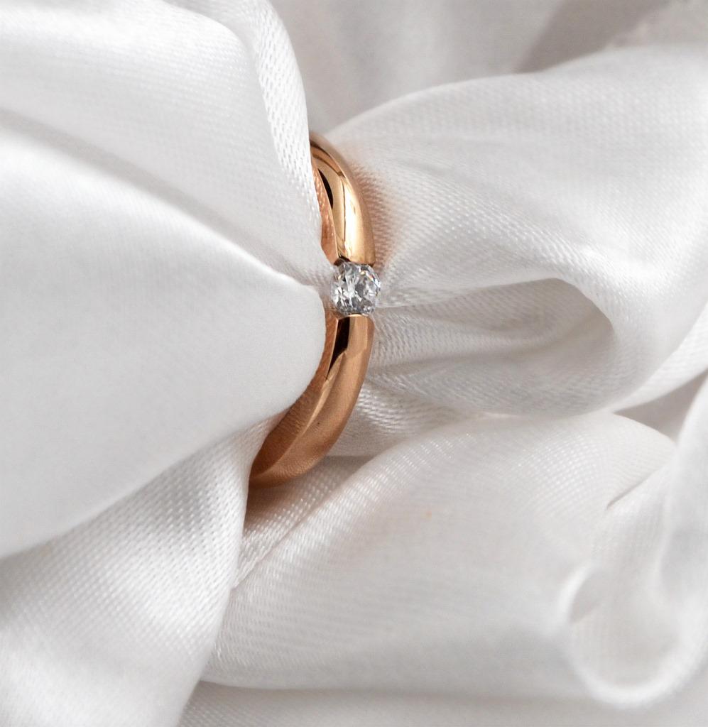 New European & American Style Titanium Steel Single Diamond Ring - Fashionable & Trendy Women's Jewelry