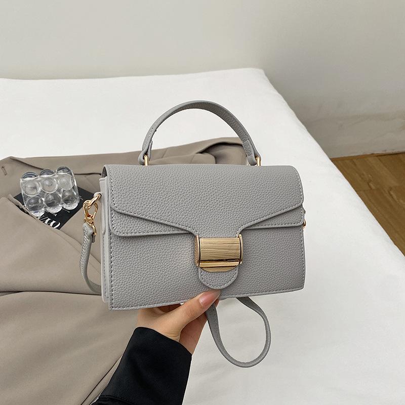 

Корейская версия нишевой простой женской сумки 2025 осень новая модная ретро высокоценная на одно плечо через плечо маленькая квадратная сумка серый