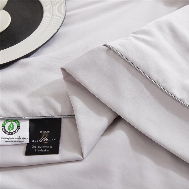 Violet Palace Mulberry Silk Comforter