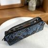 Estuche de Lápices con Patrón de Bordado Retro Tacto Suave Anti-caída Bolsita para Lápices Fácil de Limpiar Resistente al Desgaste Bolsa de Cosméticos Niñas