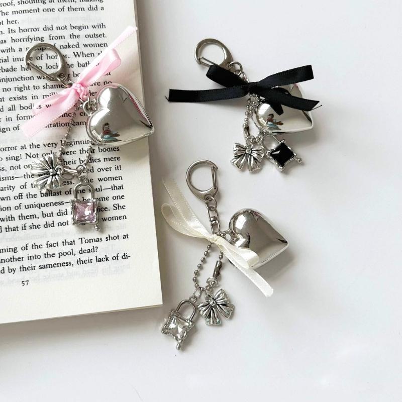 Delicate Heart Bag Pendant Elegant Heart Keyring Stylish Bowknot Pendant Charm Accessory for Bag and Key