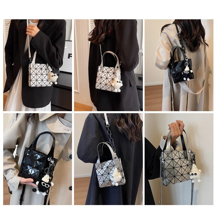 IELGY women's fashion portable shoulder bag, diamond chain messenger bag