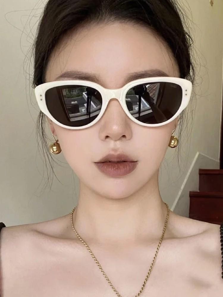 Retro Cat Eye Black and White Frame High-End Women's Sunglasses - European & American Sun Protection