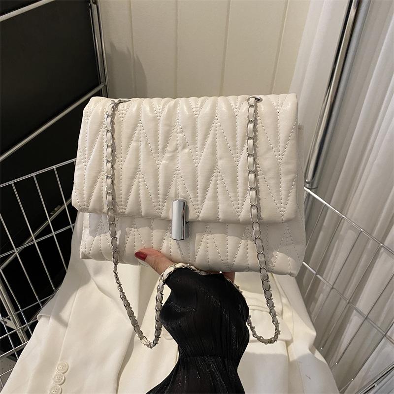 

Ромбовидная вышивка нитью универсальная маленькая сумка с замком ins 2024 осень и зима новая универсальная корейская версия сумка-мессенджер с цепочкой