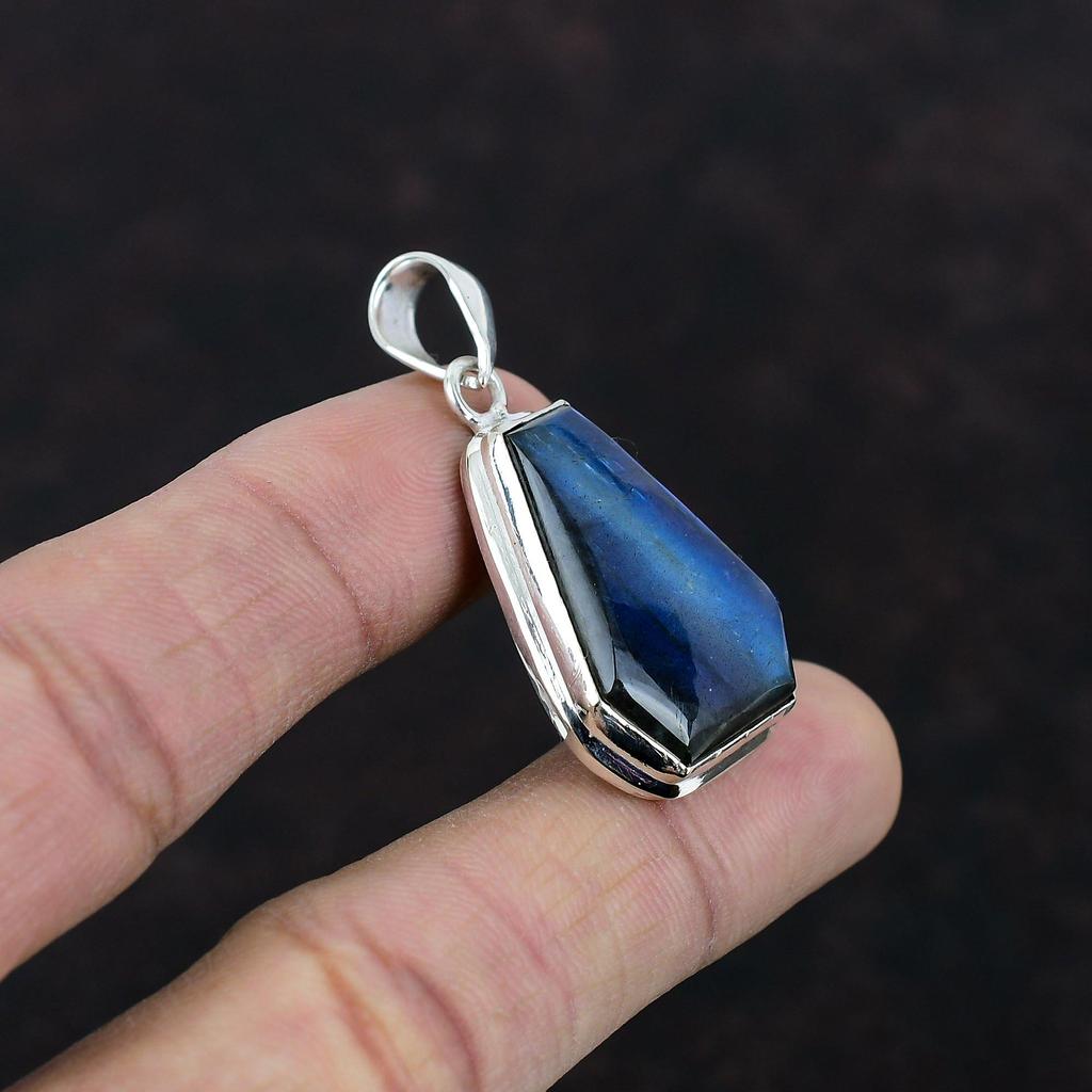 Labradorite Pendant 925 Sterling Silver Pendant Gemstone Pendant Handmade Jewelry Stylish Pendant Wonderful Silver Jewelry Gifts For Mother