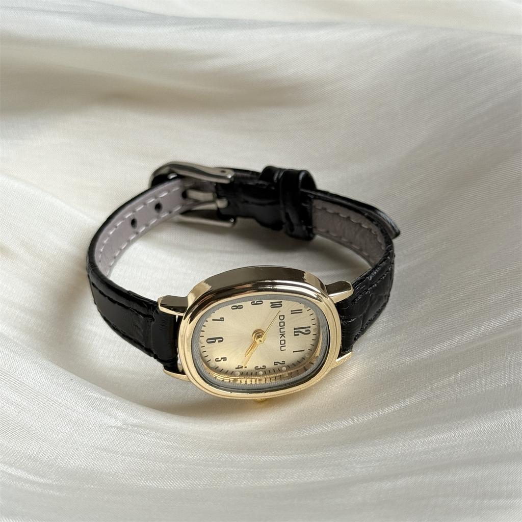 Supply Niche High-Value Wind Oval Disc Retro Watch Women'S Literary Exquisite Leisure Belt