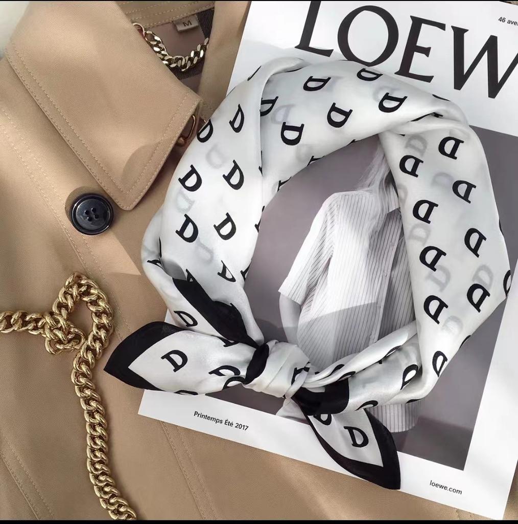 Luxus Design Druck Seide Quadratisches Tuch Für Frau Weiches Satin Haarband Nackenbinde Kopf Hijab Stirnband Foulard Taschenbänder Geschenk Büro